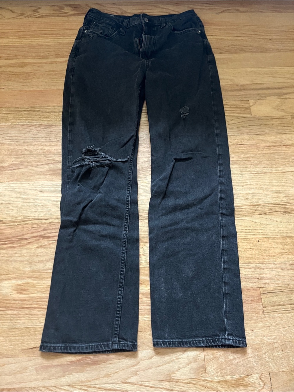 GAP Black Straight-Leg Women’s Jeans with Knee Distress